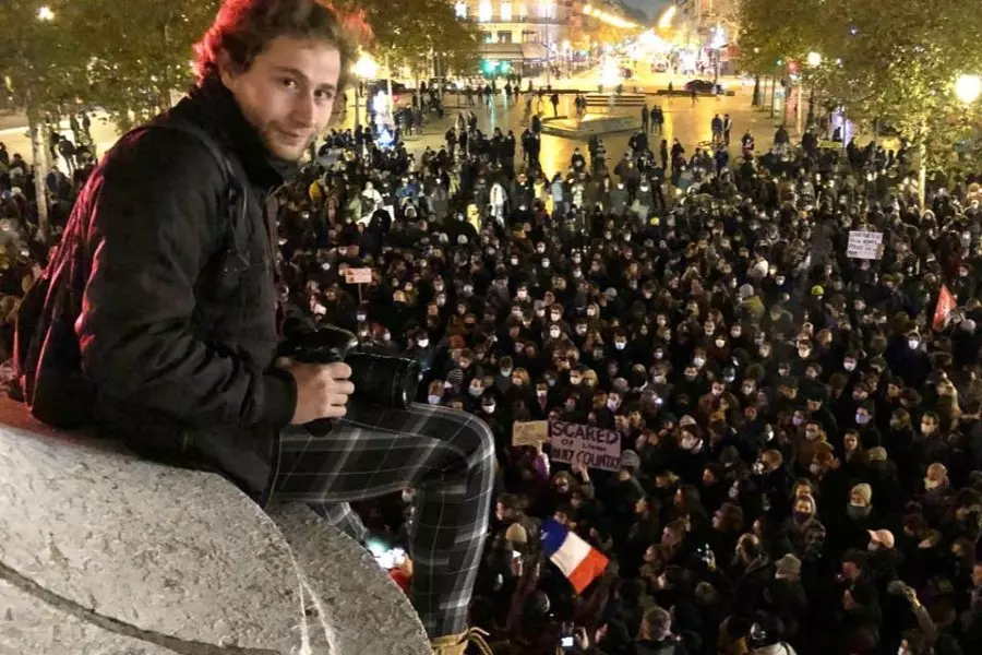 إدانات حقوقية ورسمية بحادثة الاعتداء على مصور سوري بفرنسا