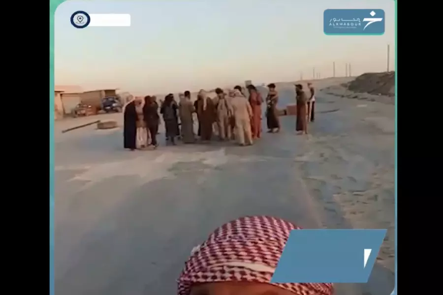 "قسد" تقتحم منزل أحد وجهاء "البكارة" وشبان يقطعون طريق "الحسكة - الرقة"