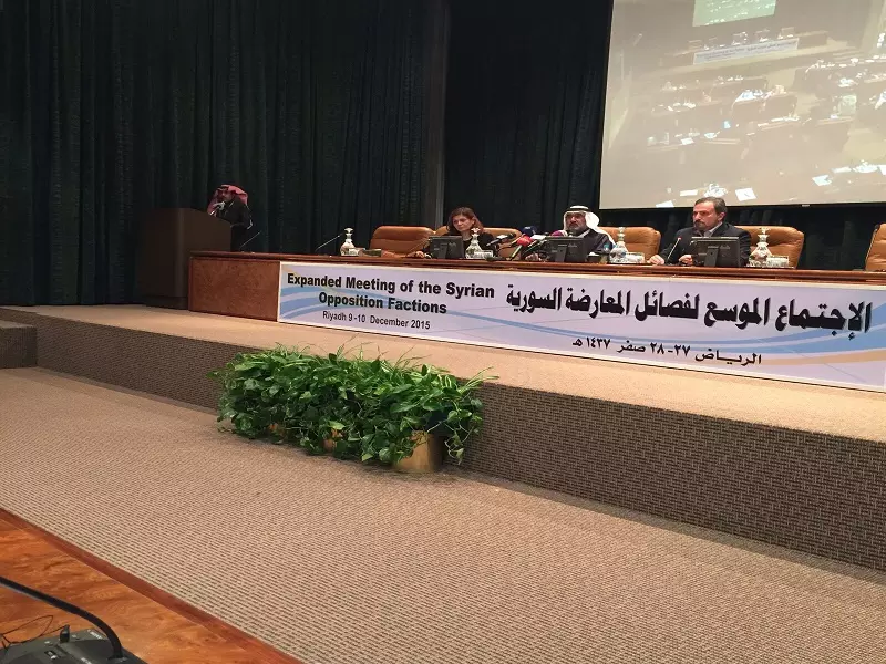 اللجنة العليا للمفاوضات تبدأ أعمالها في الرياض .. والقائمة النهائية 33 شخصاً بعد زيادة مقعد للفصائل