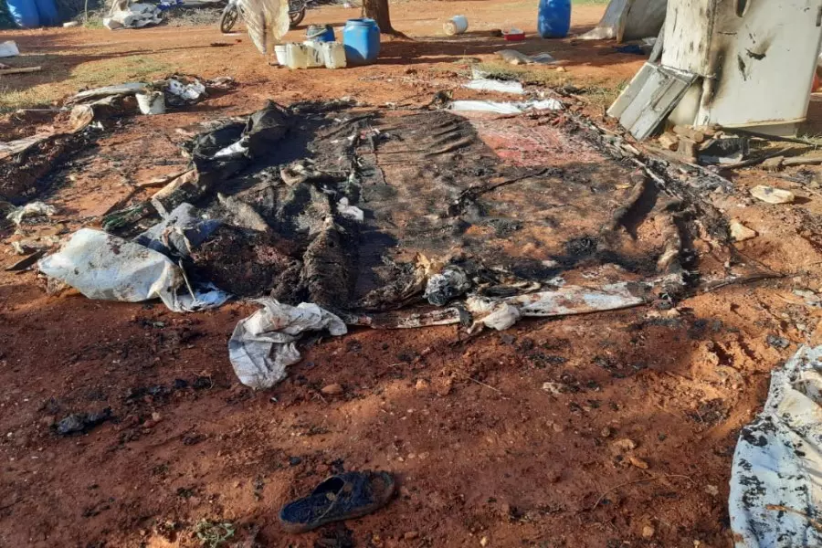 مآسي النزوح متواصلة ... وفاة طفل وإصابة آخرين بحريق التهم خيمتهم قرب ترمانين بإدلب