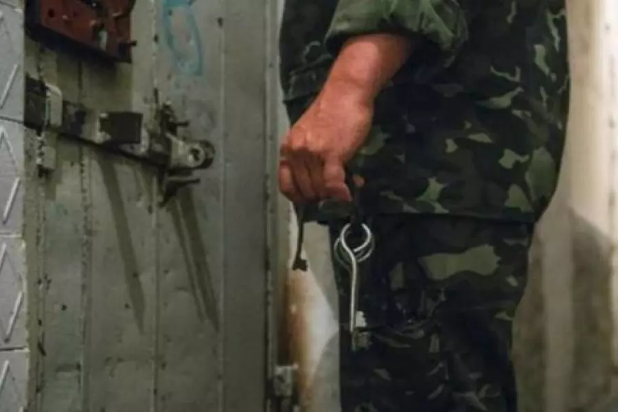 عشرات اللاجئين الفلسطينيين من مخيم اليرموك مغيبون قسرياً في سجون الأسد