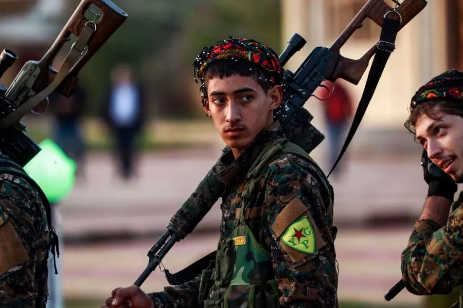 بعد رفض المناهج.. مجهولون يسرقون رواتب المعلمين بريف ديرالزور