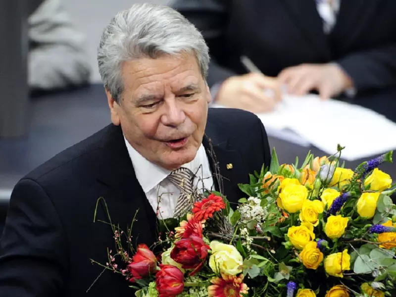 رئيس ألمانيا .. يحث شعبه على الترحيب باللاجئين