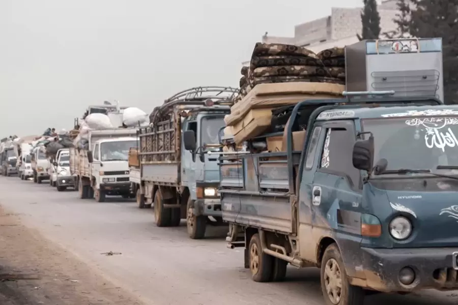 مع اقتراب النظام وتصاعد القصف .... نزوح جديد من جبل الزاوية وسراقب باتجاه المجهول