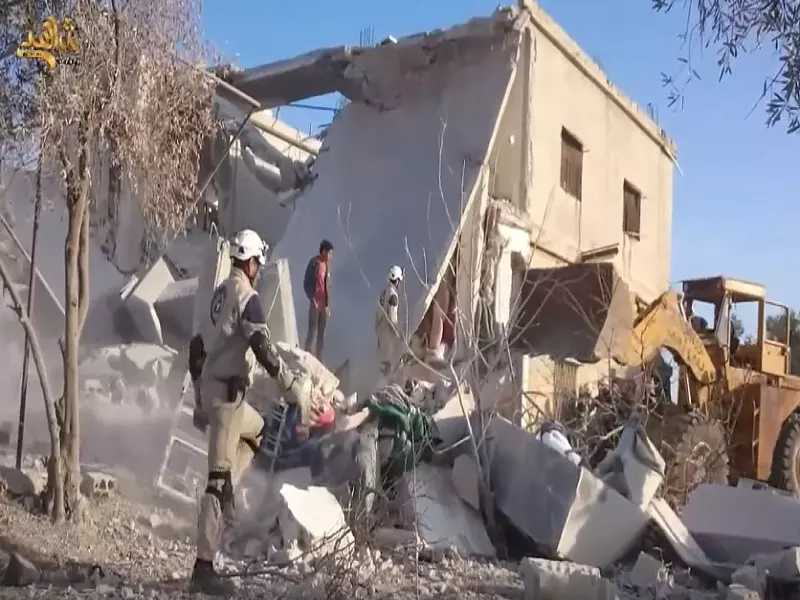 الطائرات الحربية تواصل تقصف مدن بريف درعا ... شهداء وجرحى في الشيخ مسكين ونوى