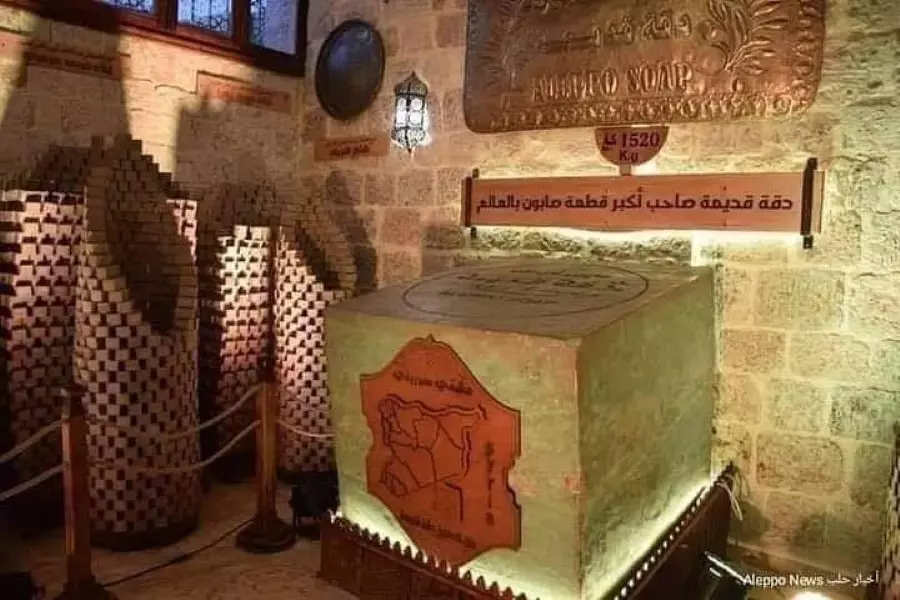 وسط أزمة اقتصادية خانقة ... إعلام النظام يحتفي بصناعة أكبر قطعة صابون بالعالم