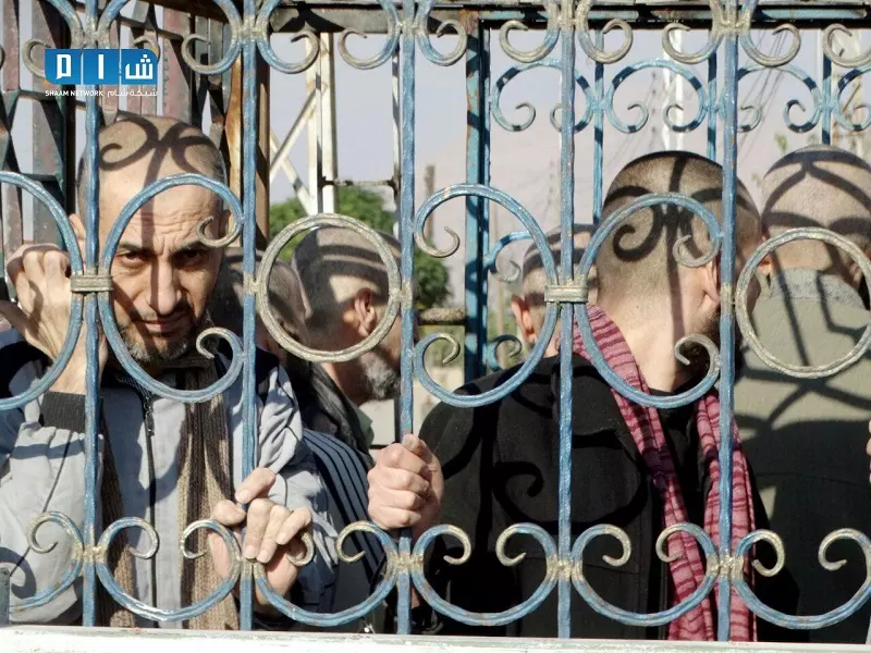 أقفاص في القفص الكبير ..