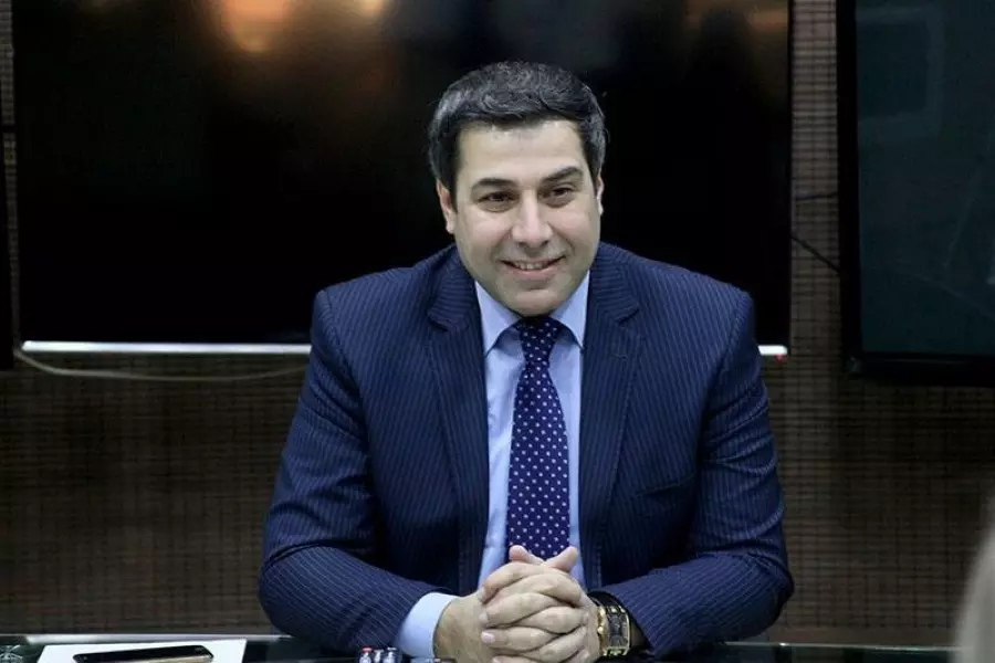 بحثاً عن "رجل رشيد" .. إعلامي موالي يخاطب مسؤولي النظام ويطرح عدة تساؤلات