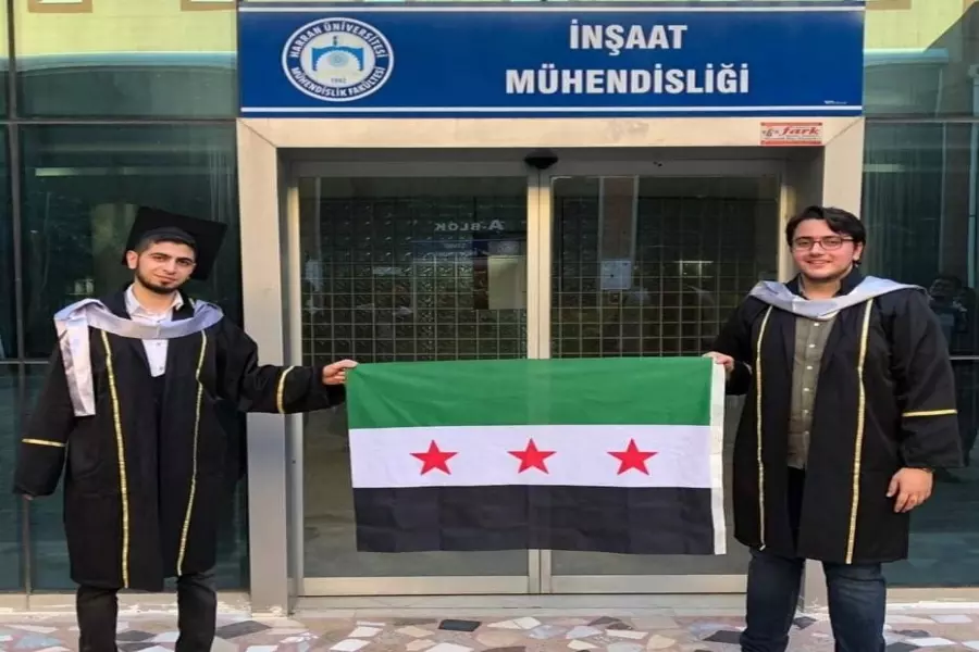 رافعين علم الثورة ... طلاب سوريون يحصدون مراتب عليا في الجامعات التركية