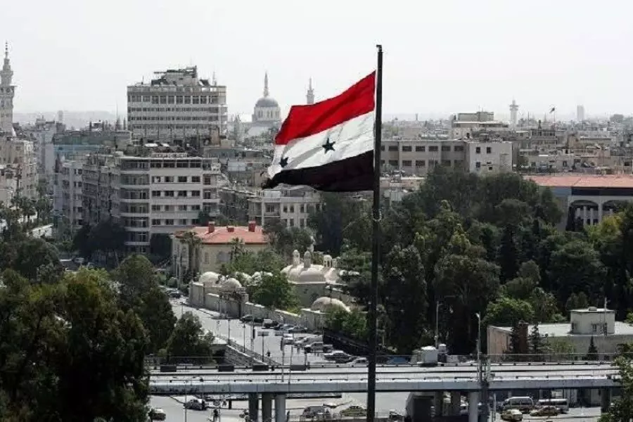 لم يكشف ماهيتها .. النظام يفسخ قرارات "مخالفة" لرئيس حكومته السابق "عماد خميس" ووزراء حاليين