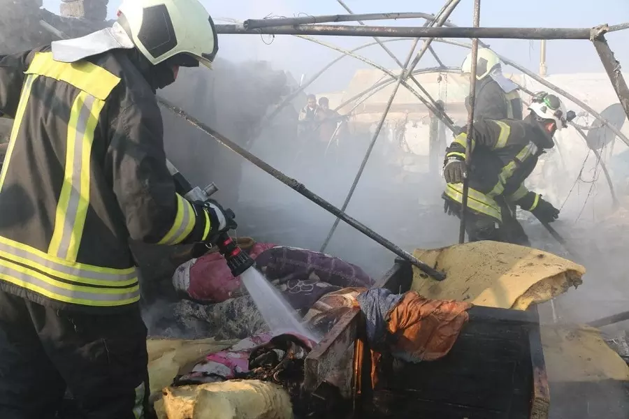 "الخوذ البيضاء": الحرائق "كابوس" يلاحق النازحين وإنهاء معاناتهم بـ"عودتهم الآمنة لمنازلهم"