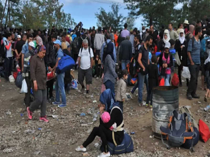 آلاف المهاجرين السوريين يزحفون نحو غرب أوروبا