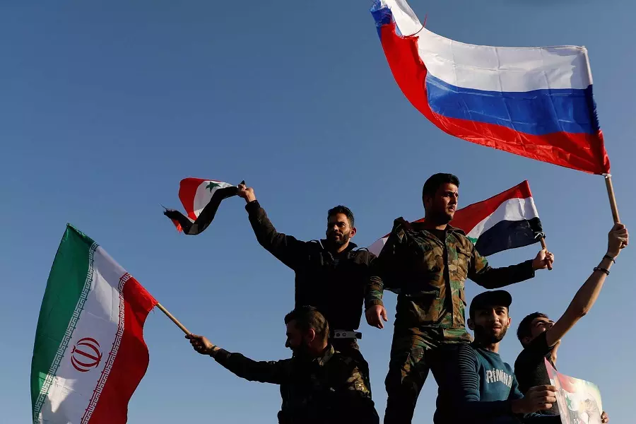 تقرير لـ "معهد واشنطن" عن تنامي التوتر بين روسيا وإيران في دير الزور