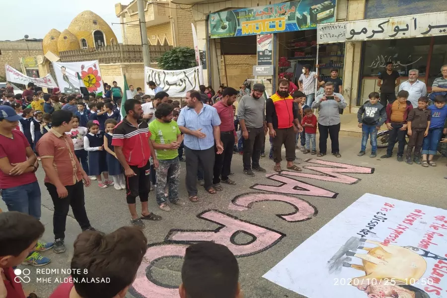 تنديداً بالإساءة للرسول الكريم .. إغلاق معابر أمام البضائع الفرنسية ومظاهرات بأرياف إدلب وحلب ودير الزور