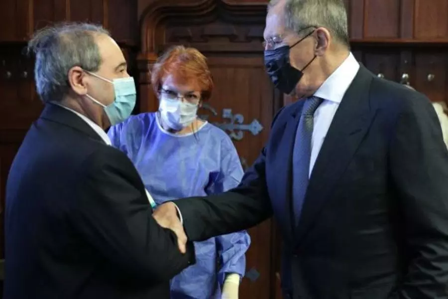 لافروف والمقداد يبحثان ملفات الحل السياسي والوضع الاقتصادي ومكاسب موسكو بسوريا