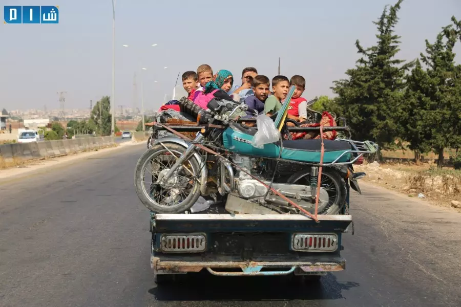 كـ "السيل الجارف" قوافل النازحين باتجاه شمالي إدلب وأوضاعهم مريرة