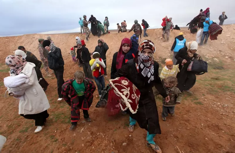 “يتكدسون على الحدود" ... مفوضية اللاجئين تتحضر لـ"الأسوء"مع نزوح أكثر من ٧٠ ألفاً من درعا باتجاه الأردن