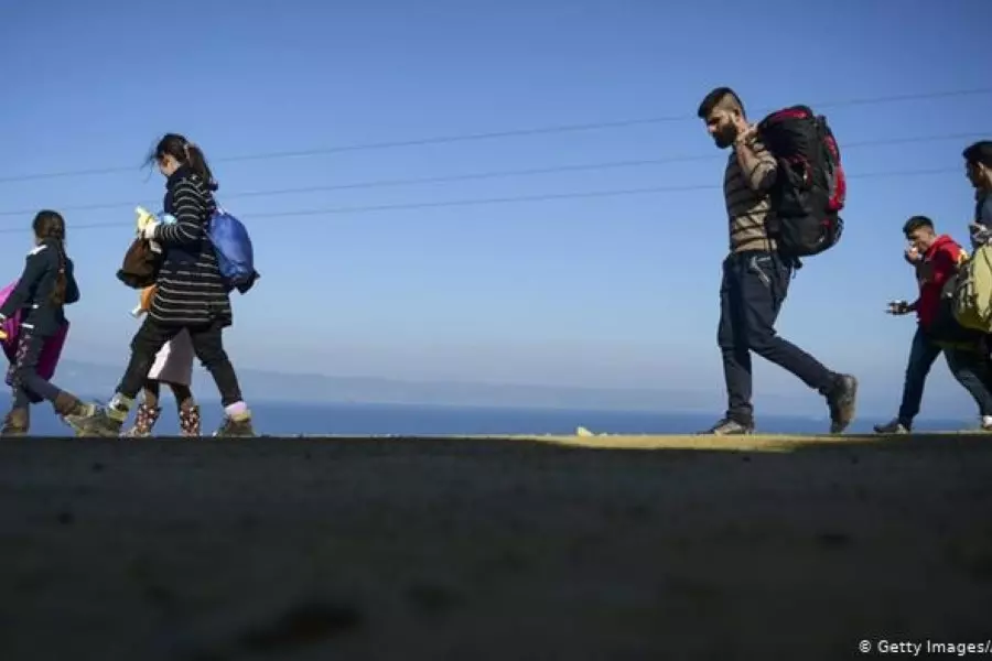 شخصيات موالية تتحدث عن زيادة هجرة السوريين من مناطق النظام