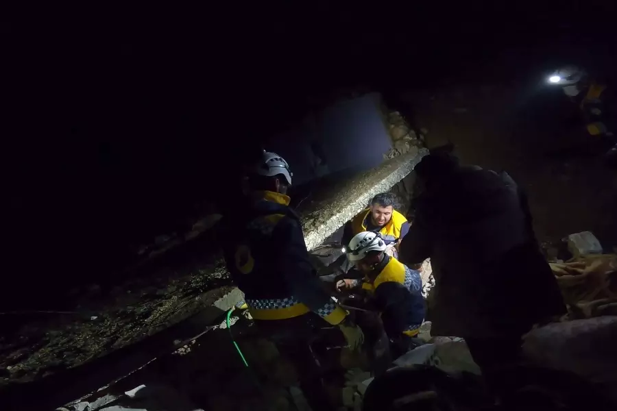 العالم يحتفل ببداية 2022 وروسيا تفتح عامها بمواصلة قتل السوريين بغارات جديدة بإدلب