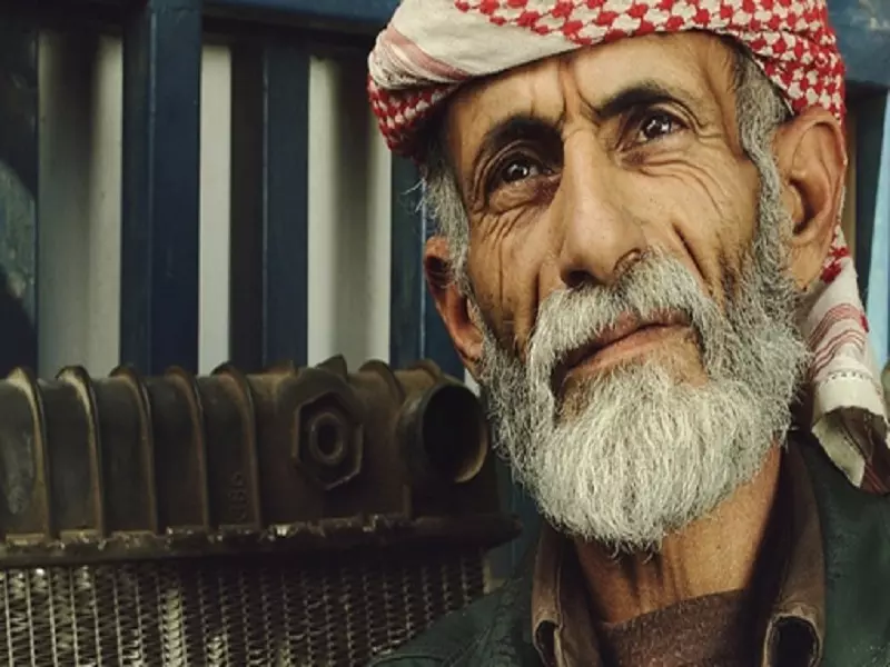 شيوخ سورية يأكلون شبابها