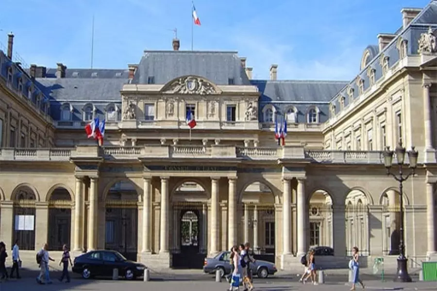 معهد التفكير الأمريكي: قضاء فرنسا يثير شكوكا بعد إفلات ضابط بمخابرات الأسد من العقاب