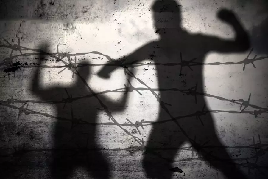 "حياة أشبه بالموت"..  تقرير حقوقي يؤكد وقوع انتهاكات بحق العائدين لمناطق سيطرة النظام