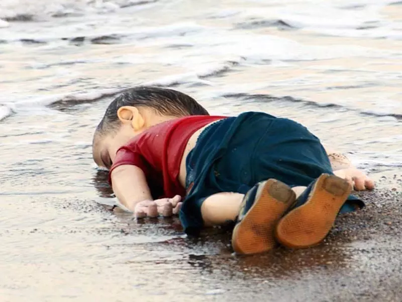 صورة الطفل الغريق