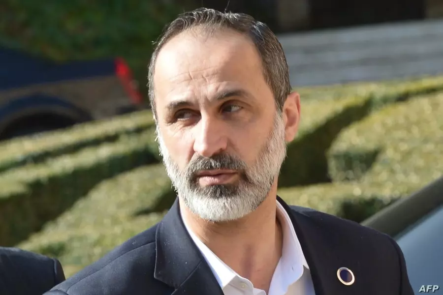 "معاذ الخطيب" يهاجم "اللجنة الدستورية" ويعتبرها "خديعة"