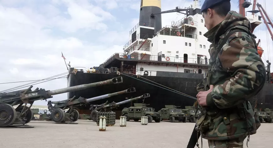 قرار "الحرمان " السعودي للبنان ... الامارات تؤيد و جهات تطالب باستقالة الحكومة و كف يد الحزب