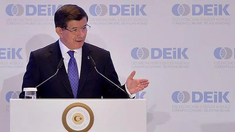 أوغلو : الأزمة السورية لا يمكن أن تنتهي دون تنحي الأسد عن السلطة لصالح حكومة شرعية