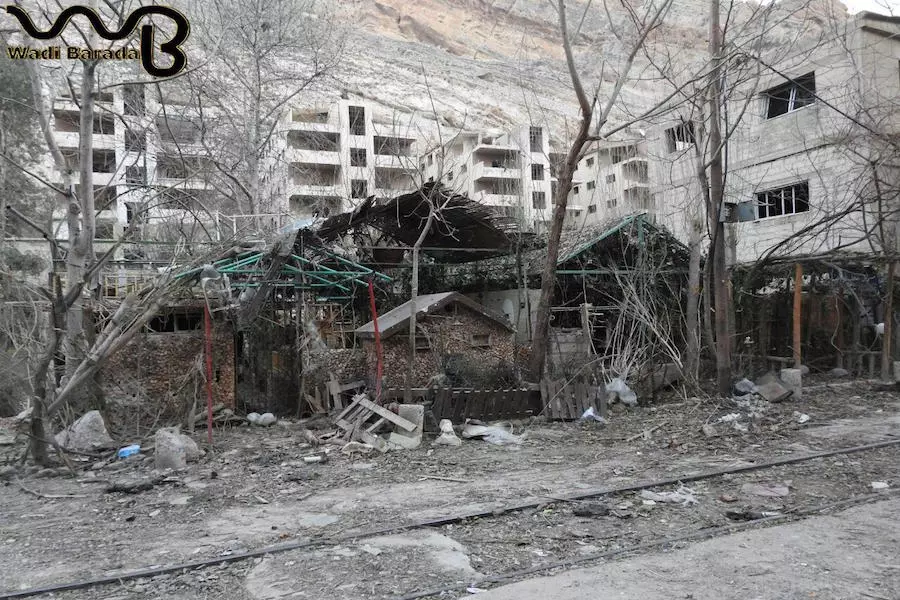 بعد رفض الثوار الطرح الروسي .. الأسد و حلفاءه يصعدون في وادي بردى وغاز الكلور السام يعود من جديد