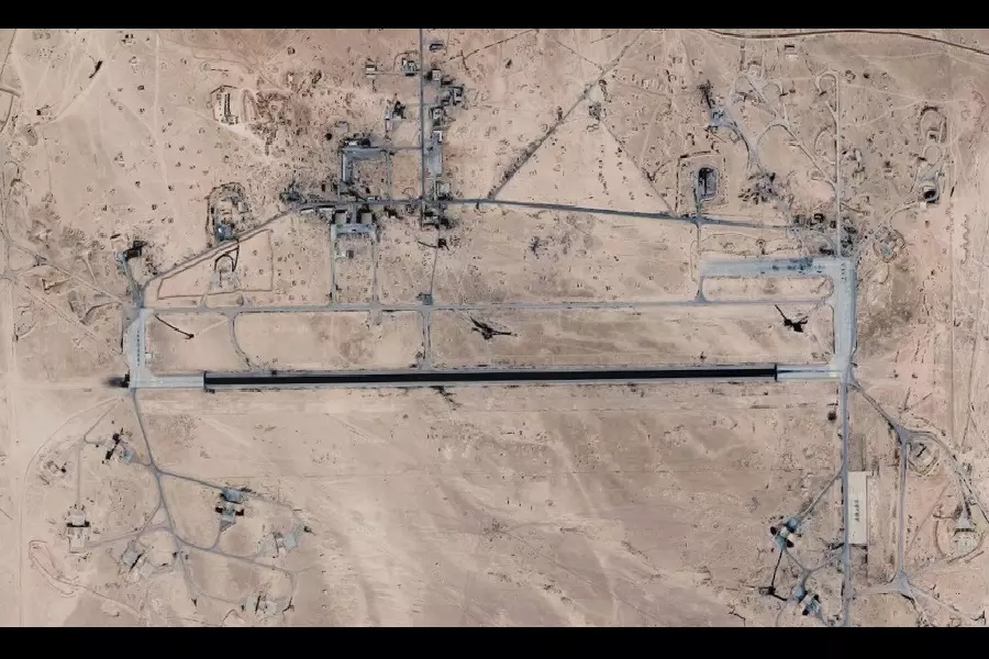 هآرتس: إيران تنوي نقل مركز إمدادها من مطار دمشق الدولي إلى التيفور