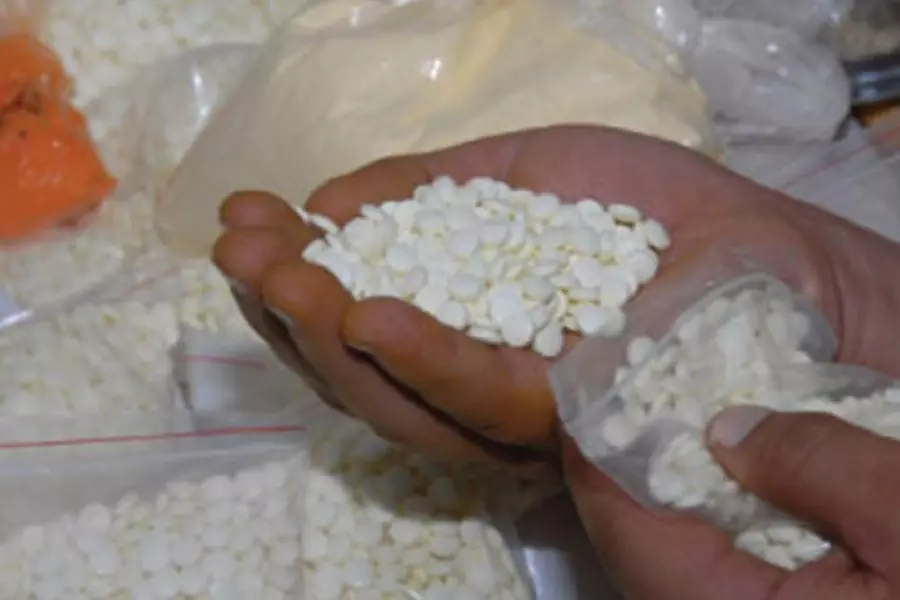 عبر شاحنات قادمة من لبنان ... ميليشيات إيران تنشر المخدرات بريف ديرالزور