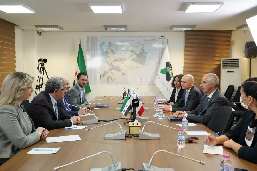 "المسلط" يستقبل السفير الفرنسي في مقر الائتلاف باسطنبول