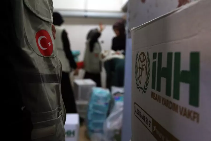 "الإغاثة التركية" توزع ملابس شتوية على 4 آلاف طفل في إدلب وعفرين