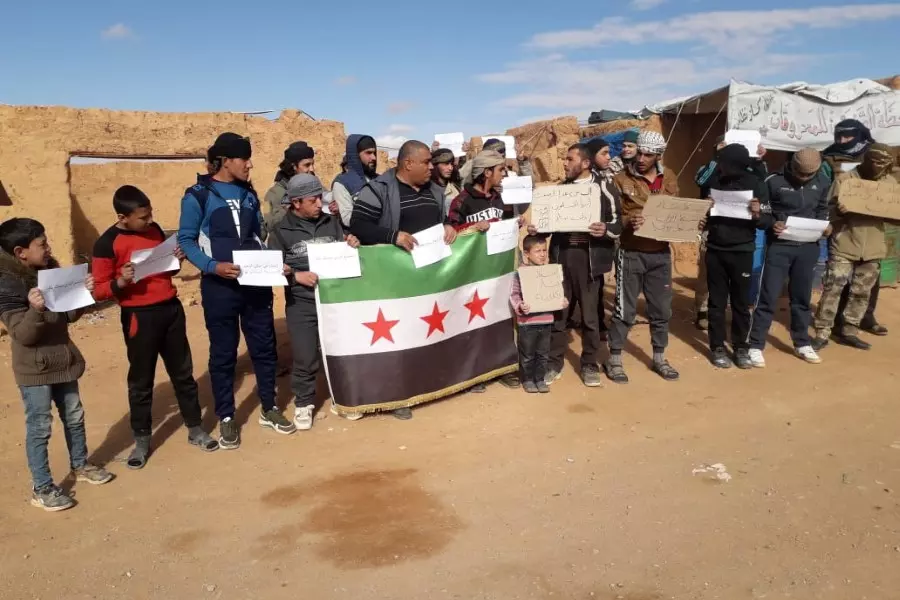 قاطنو الركبان يتجاوزون مأساتهم وينظمون وقفة للتضامن مع إدلب