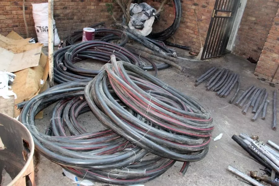 ظاهرة سرقة كابلات الكهرباء .. بين ذريعة للنظام وواقع تسلط ميليشياته في أرياف حماة