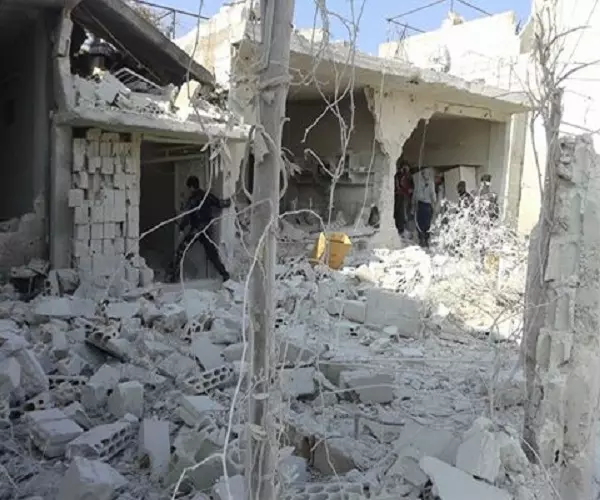 شهداء وجرحى جراء إلقاء البراميل المتفجرة على الرستن