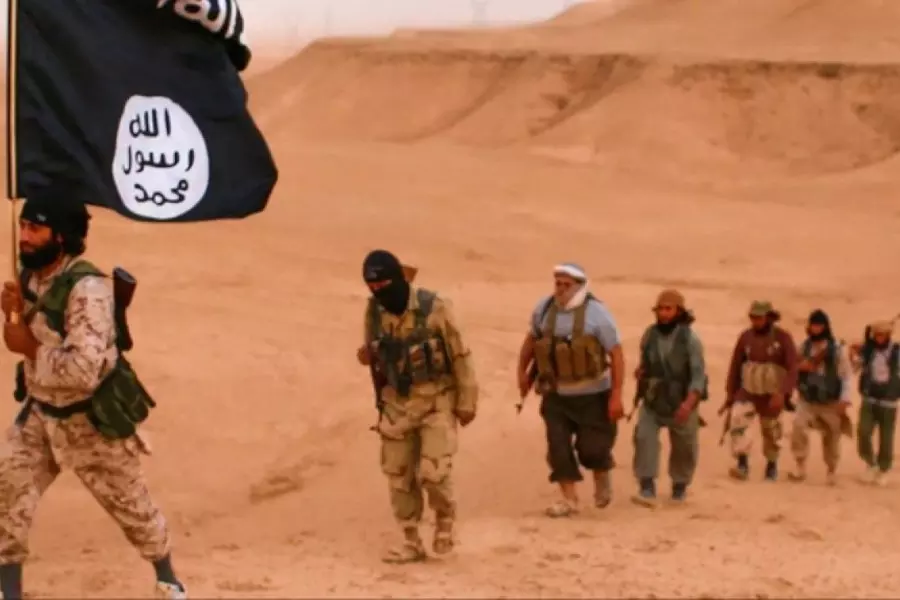 وسط قصف جوي .. "داعش" يكثف هجماته على مواقع النظام في البادية