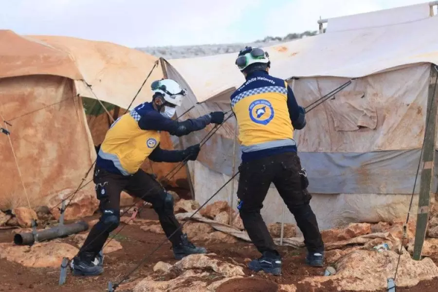 الخوذ البيضاء: طفلان جريحان و تضرر عشرات الخيم إثر عاصفة شمال غربي سوريا