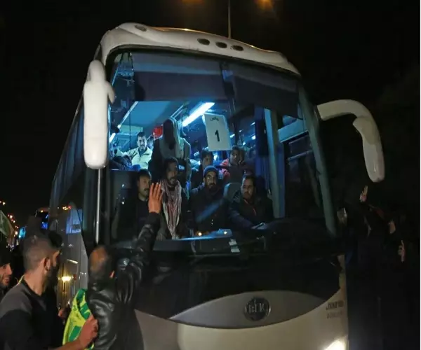 بـ“لاتهنوا” استقبلت إدلب جرحى الزبداني بعد رحلة شاقة