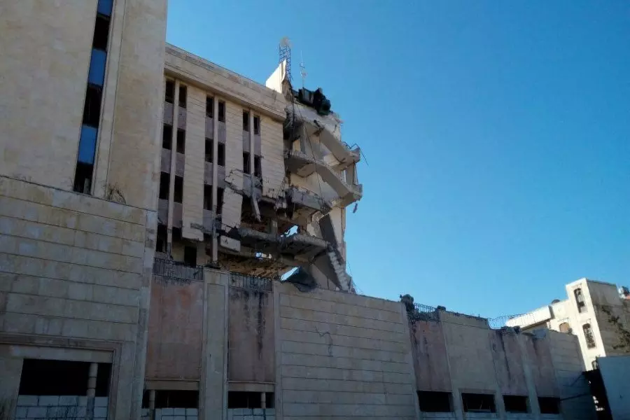 طيران مجهول يستهدف مبنى الهلال الأحمر في مدينة إدلب