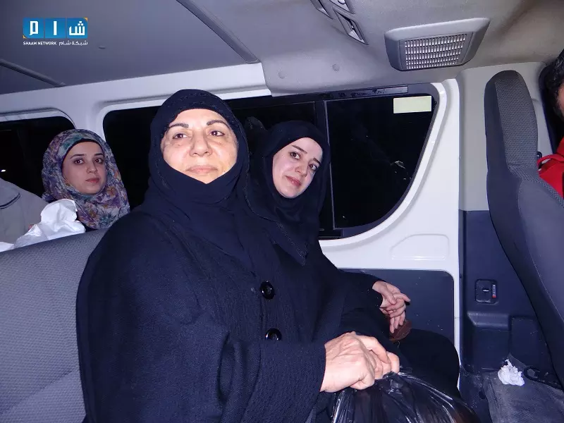 بالصور ... عملية تبادل للأسرى بين جيش الفتح وقوات الأسد في الفوعة بإدلب