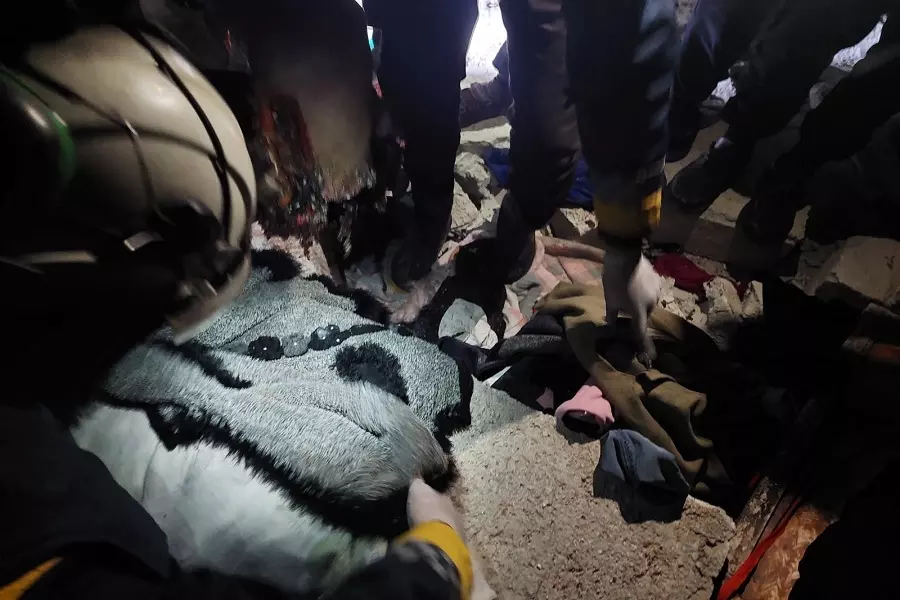 بينهم أطفال وسيدة .. ثمانية قتلى حصيلة الإنزال الجوي للتحالف الدولي شمالي إدلب