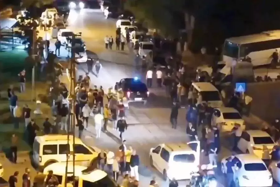 الداخلية التركية نقلت العشرات من اللاجئين السوريين في أنقرة.. و"أبحاث الهجرة" يحذر