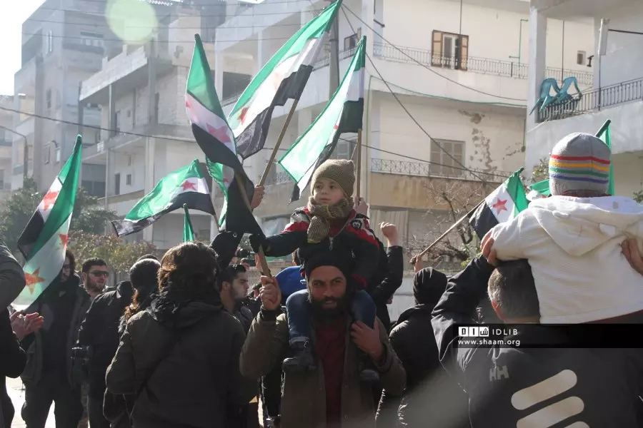 مظاهرات سلمية متواصلة وصيحاتهم تطالب بتوحيد الفصائل وإسقاط الاسد