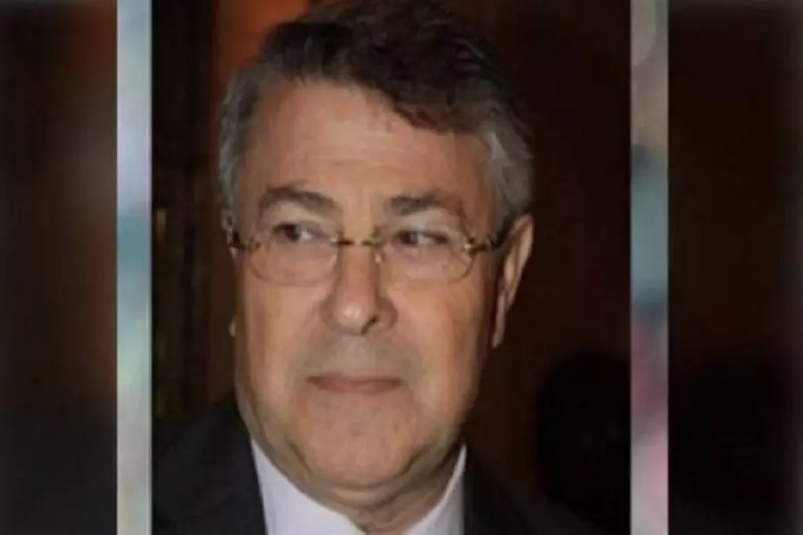 قرار مفاجئ للحكومة البريطانية برفع العقوبات عن "طريف الأخرس" المتورط بدعم نظام الأسد