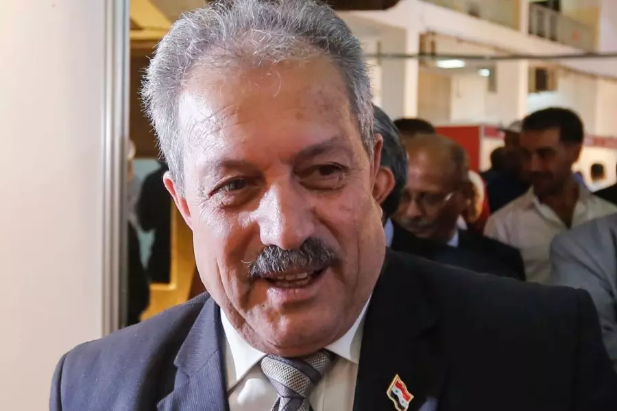 "عرنوس" يبرر أزمة المحروقات بمناطق النظام ويعد الموالين بـ "إبر مسكن" جديدة