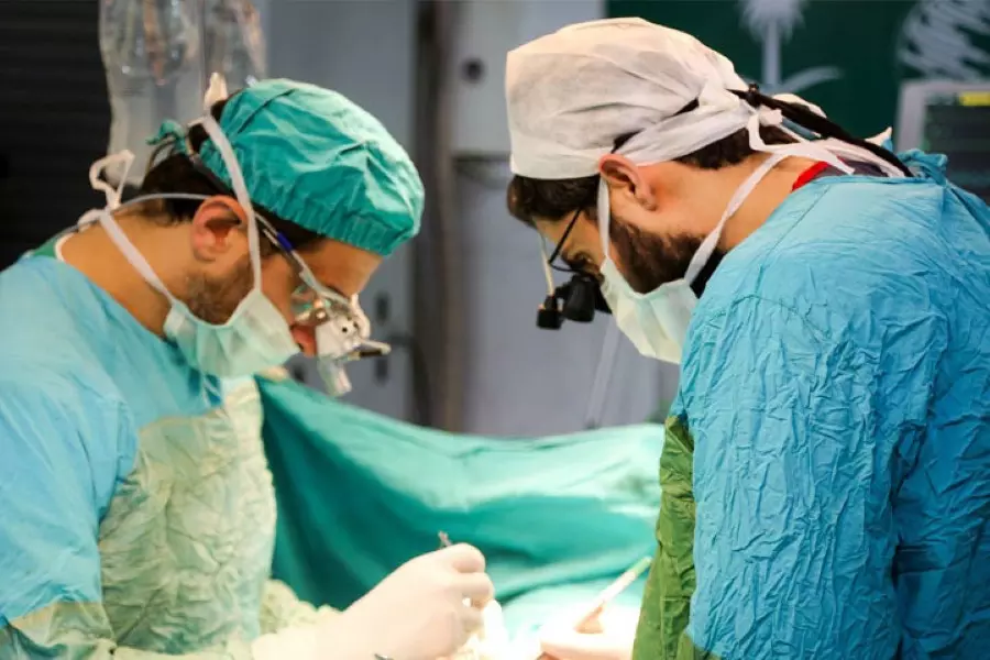 أطباء المحرر يرفضون تسعيرة النقابة بالدولار وينحازون لصف الفقراء