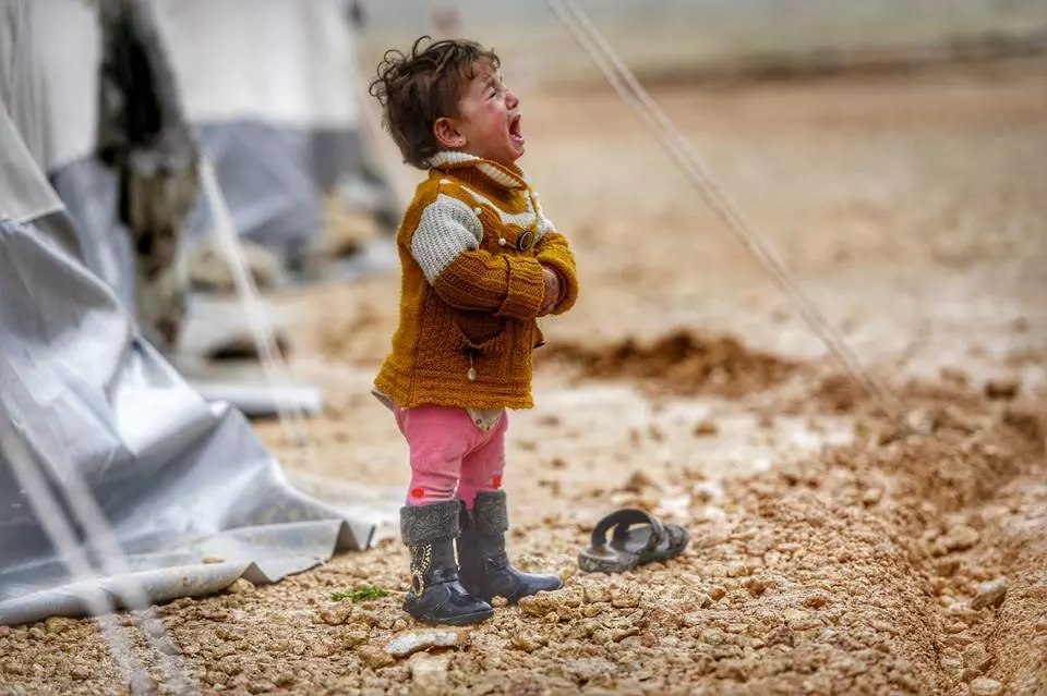 “قلق بالغ" مع مطالبة بـ"الالتزام بقوانين الانسانية" .. الأمم المتحدة تشكو حال النازحون السوريون شمالاً و جنوباً